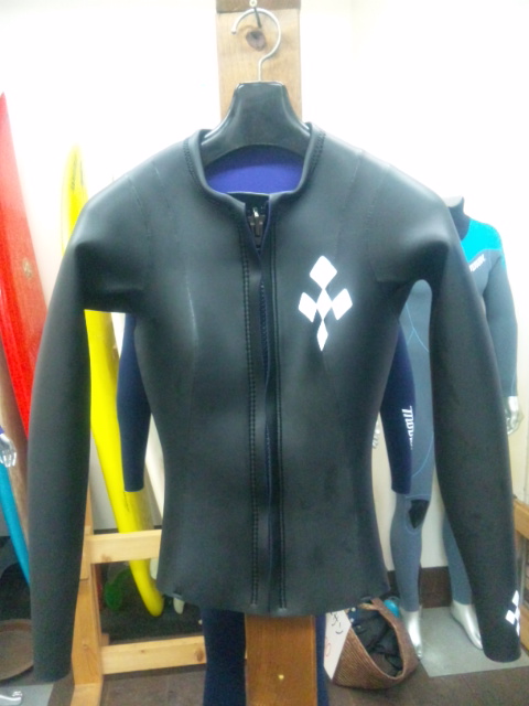 タッパー×スキン素材