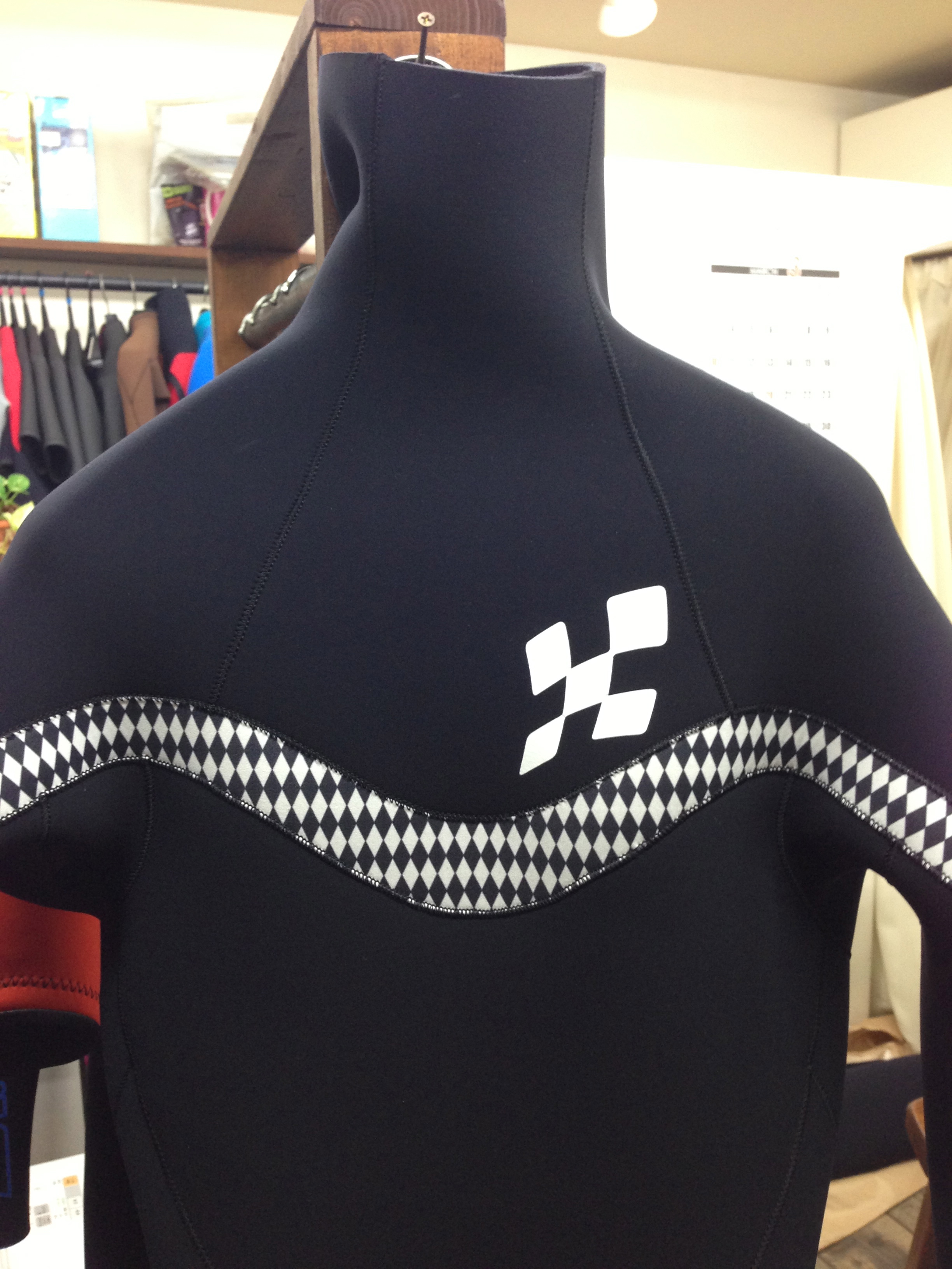 ウェットスーツ×ニューマテリアル