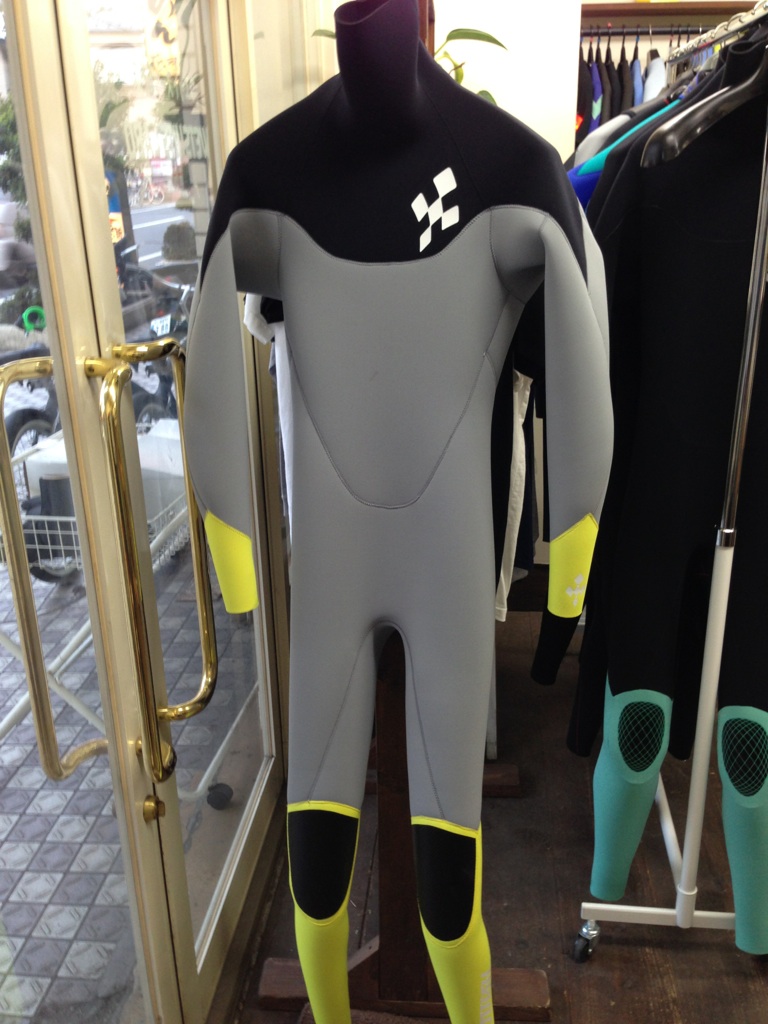 ウェットスーツラボ×ネックイン