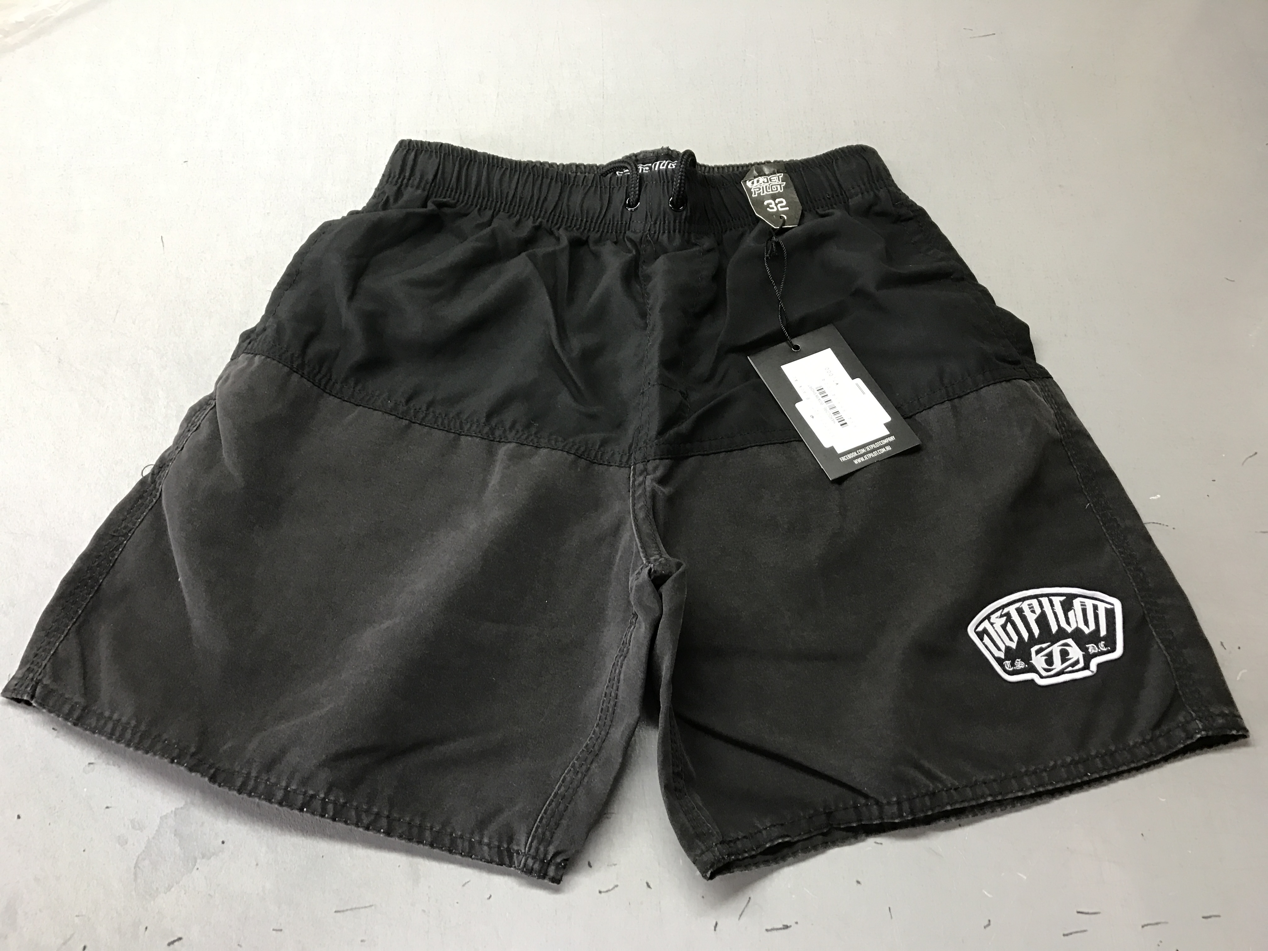 特価価格ボードショーツ&中古ボード