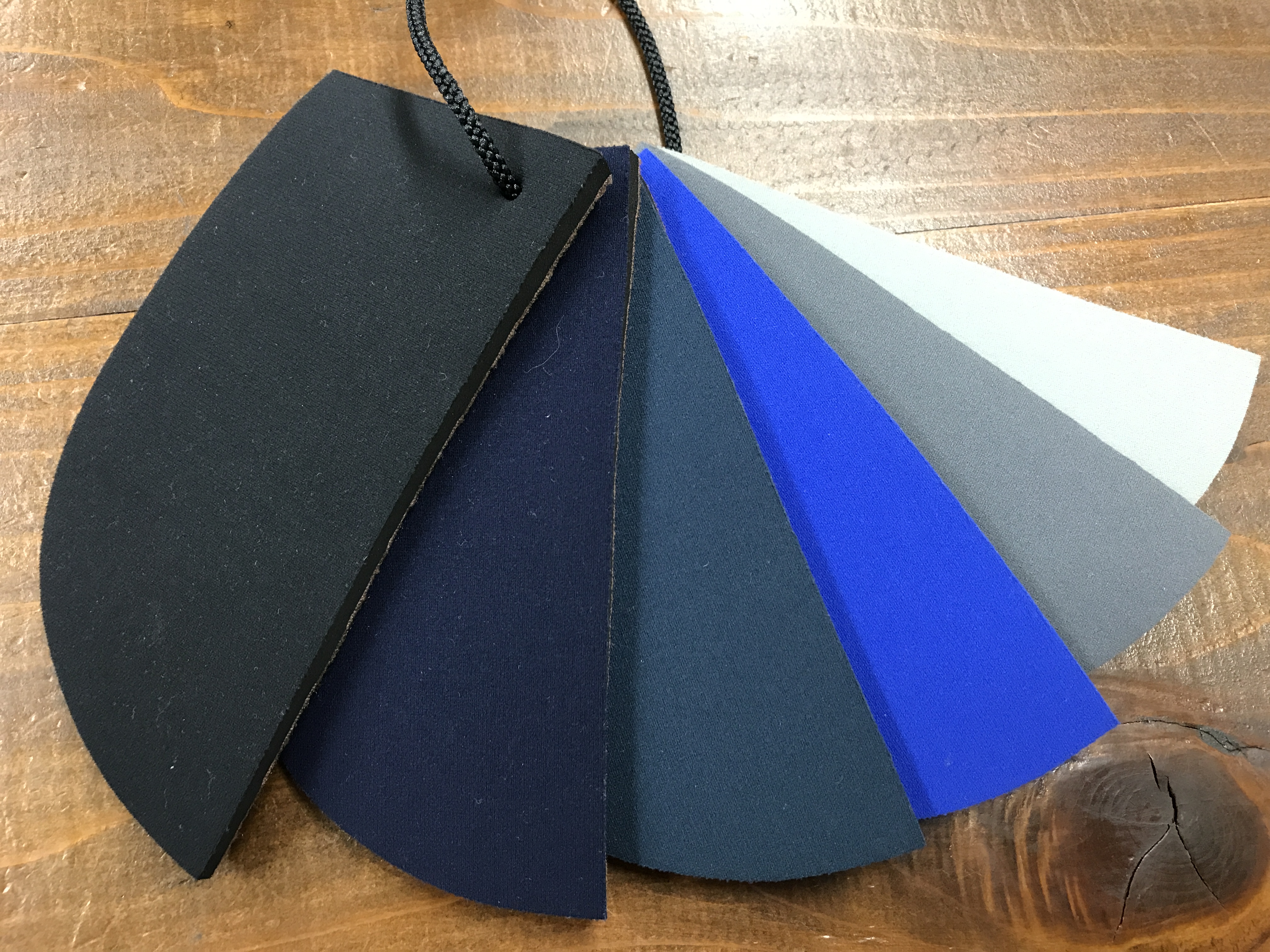 冬用ウェットスーツのジャージ生地とカラー