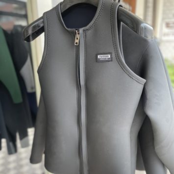 既成サイズのベスト追加販売