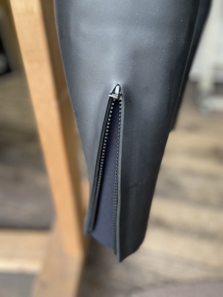 ウェットスーツの手首、足首の加工について