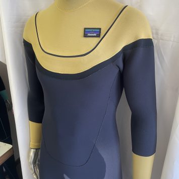 フロントジップタイプ