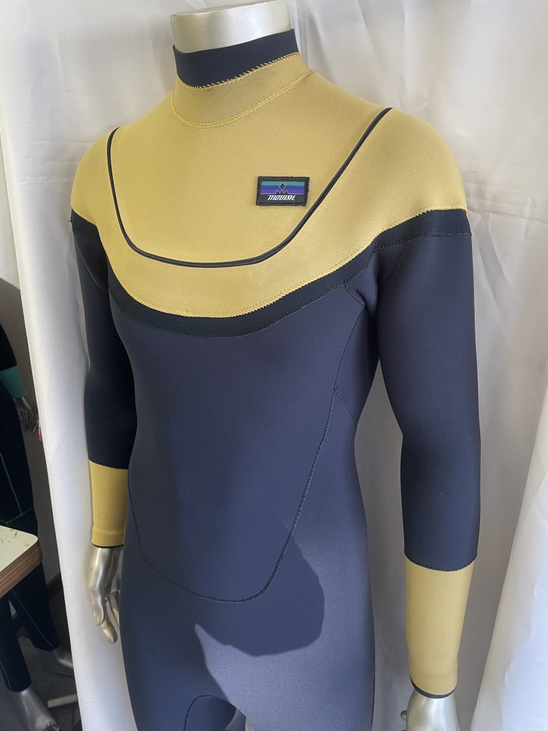 フロントジップタイプ