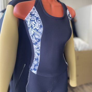 ウィメンズ用ホルターネック＆サーフパンツ