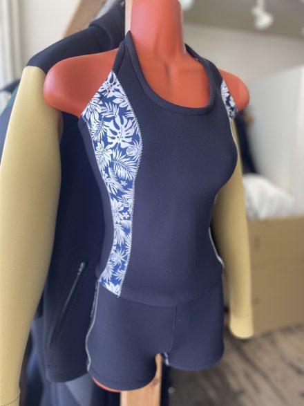 ウィメンズ用ホルターネック＆サーフパンツ