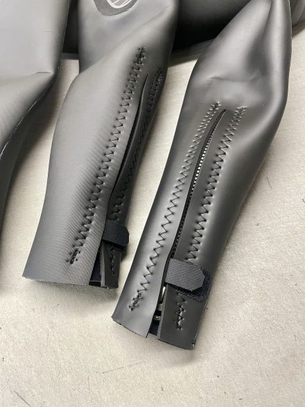 既存のウェットスーツに手足首ファスナー後付け